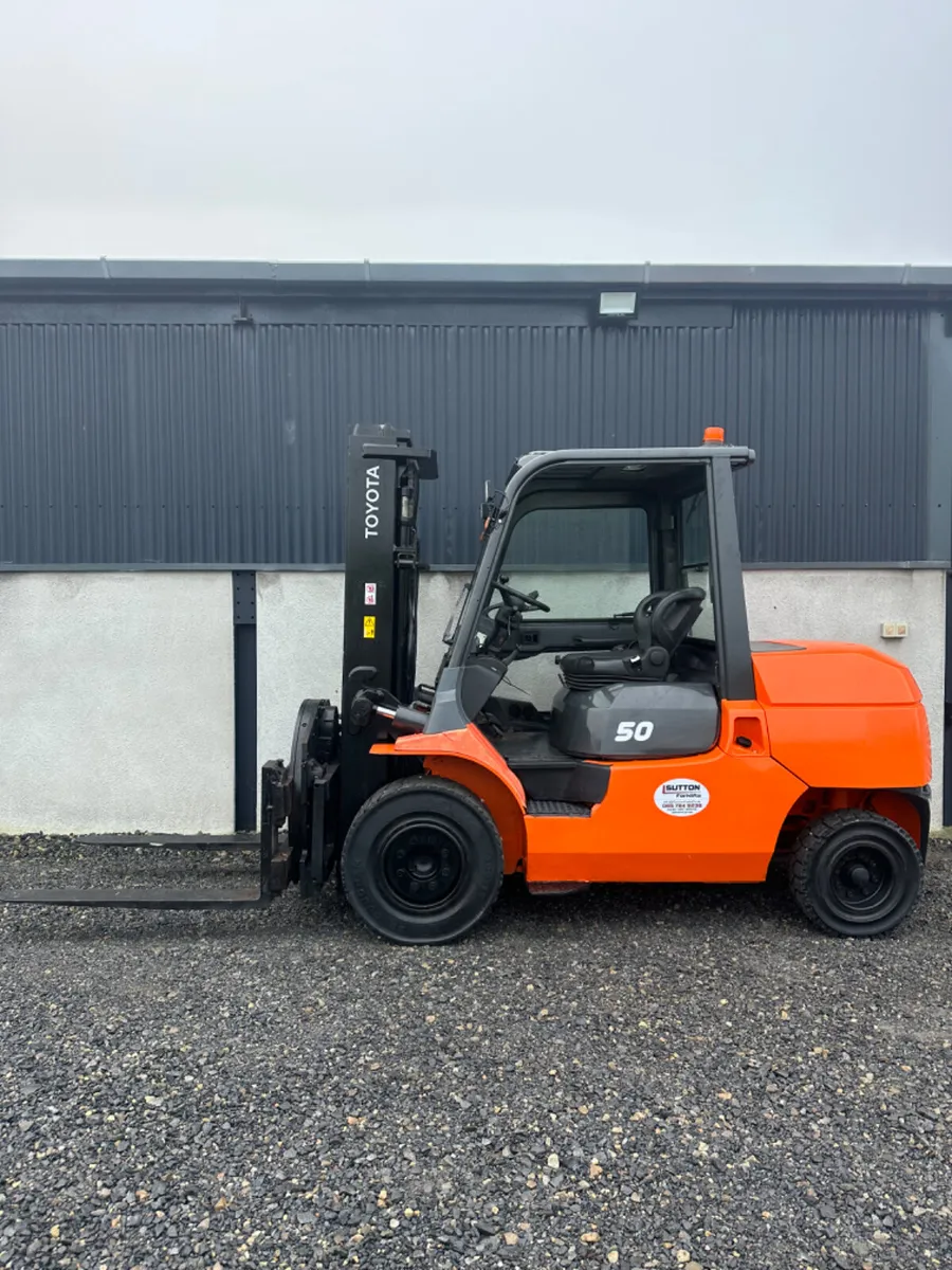 Toyota 5 Ton Forklift - Image 1