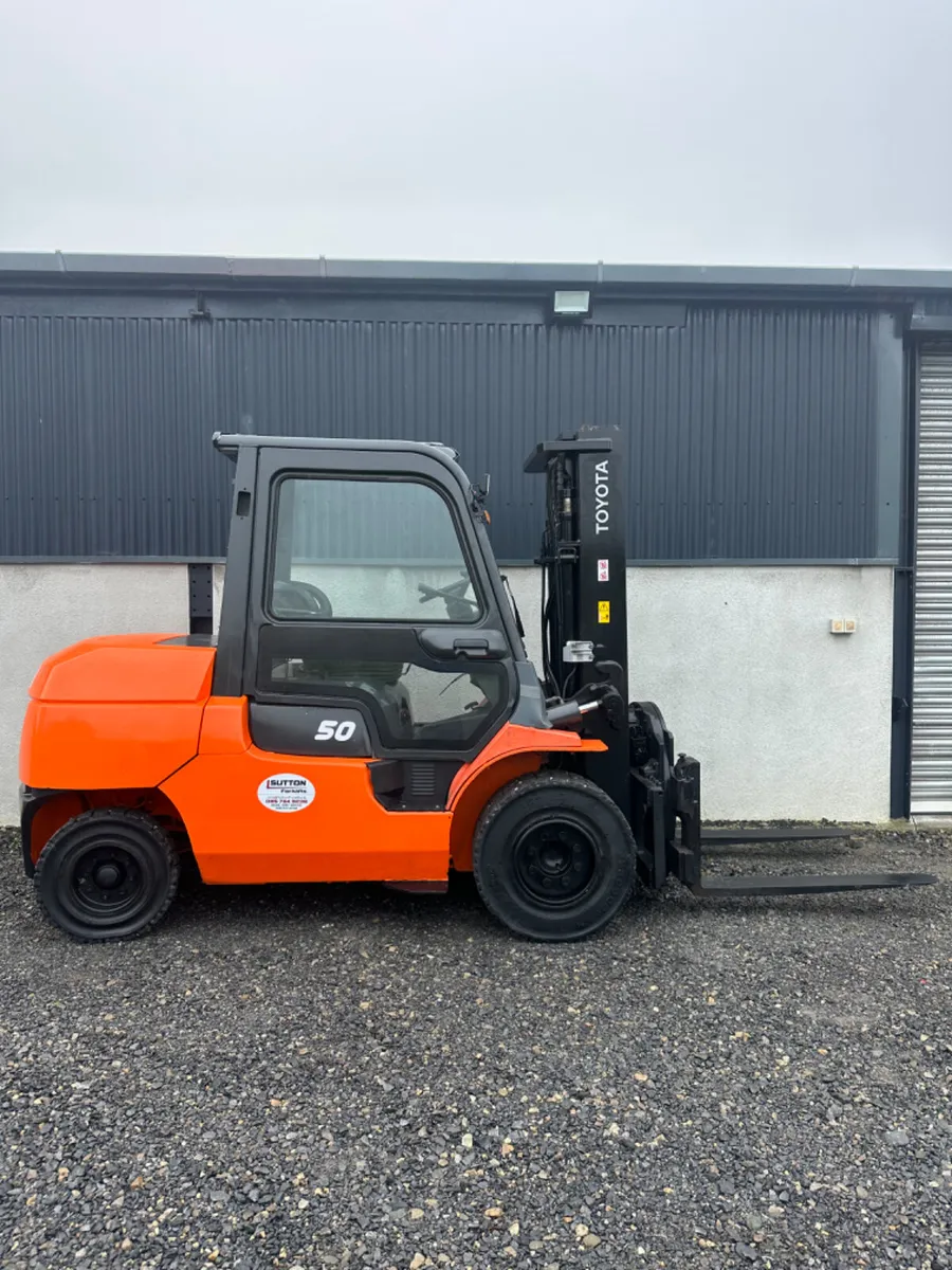 Toyota 5 Ton Forklift - Image 4