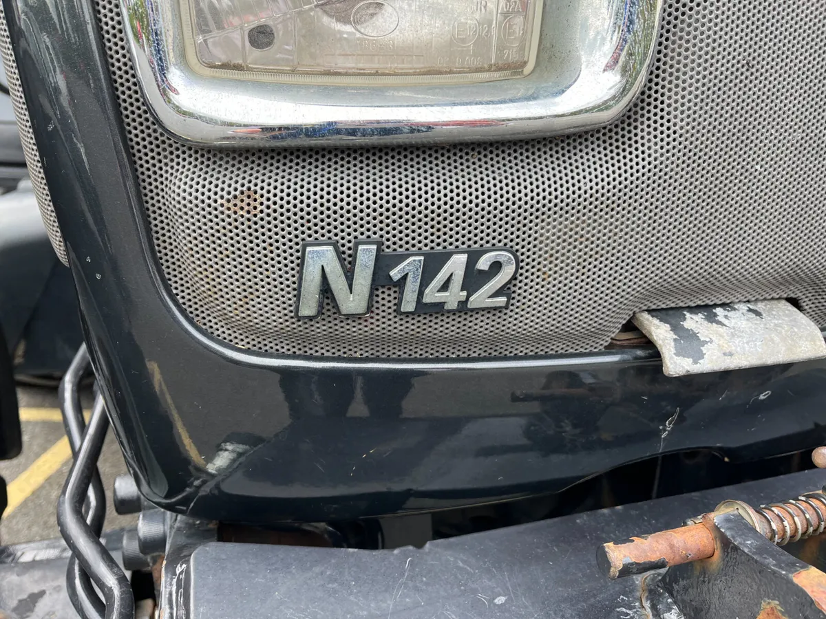 2011 Valtra N142 Versu Tractor - Image 4