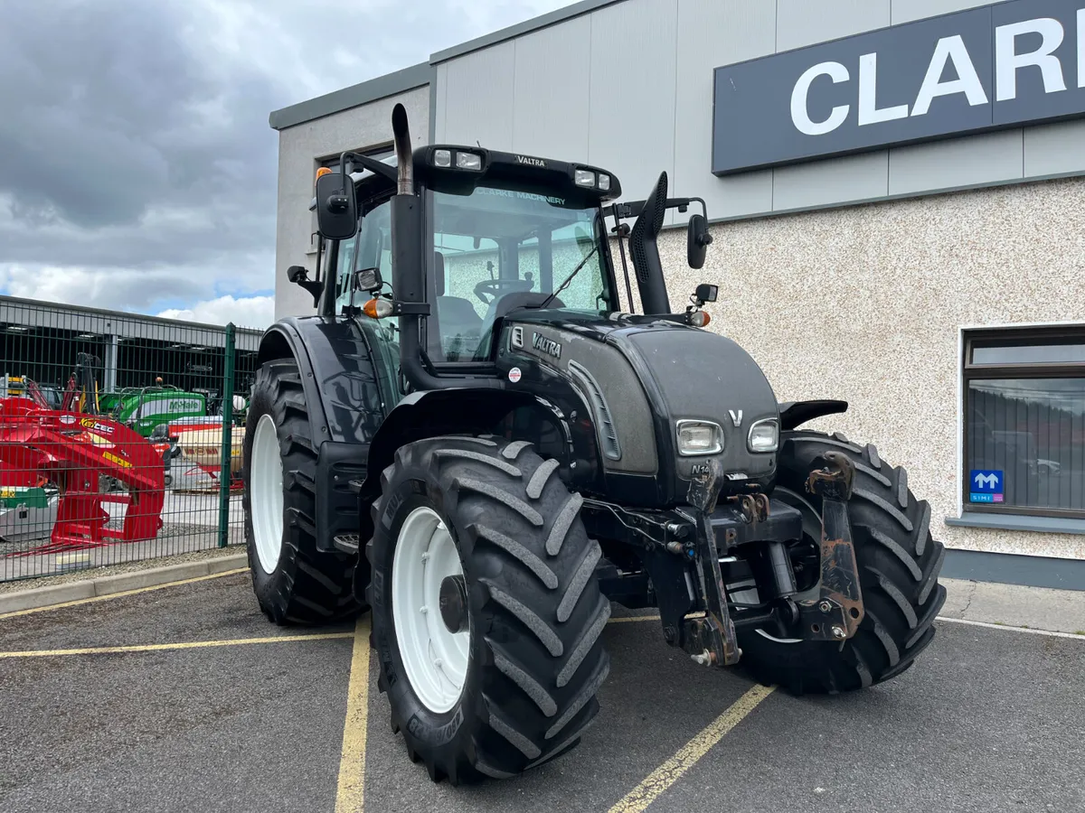 2011 Valtra N142 Versu Tractor - Image 1