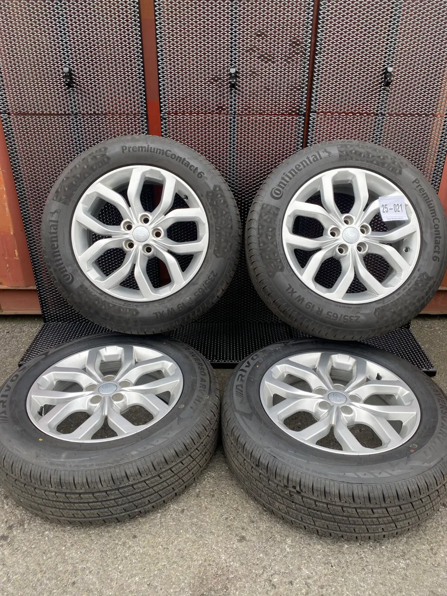 Land Rover 19 inch alloy wheels REF 25-021 - Image 1