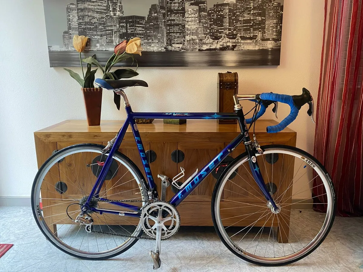 Road bike old school - Image 1