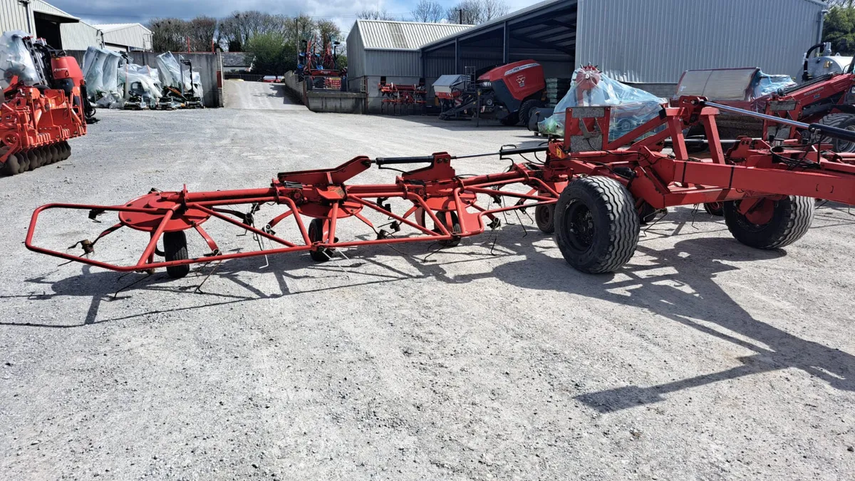 Lely 1020 Trailed Tedder - Image 2