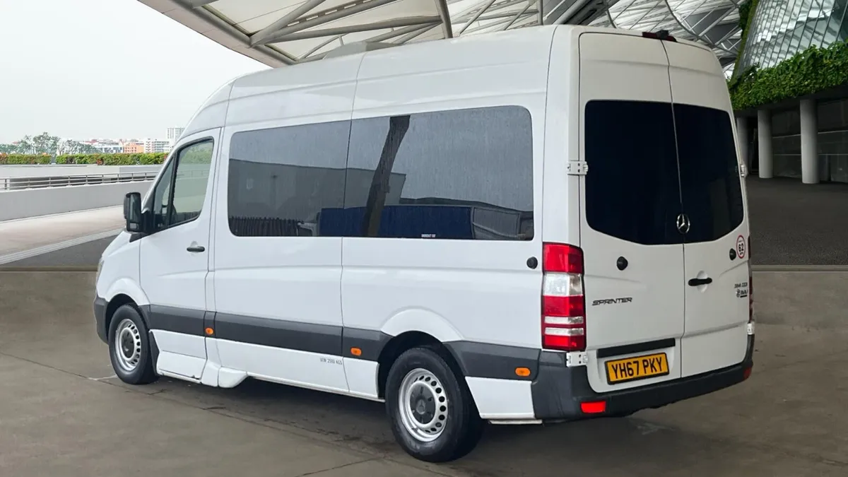Mercedes-Benz Sprinter Minibus 2.2 - Image 2