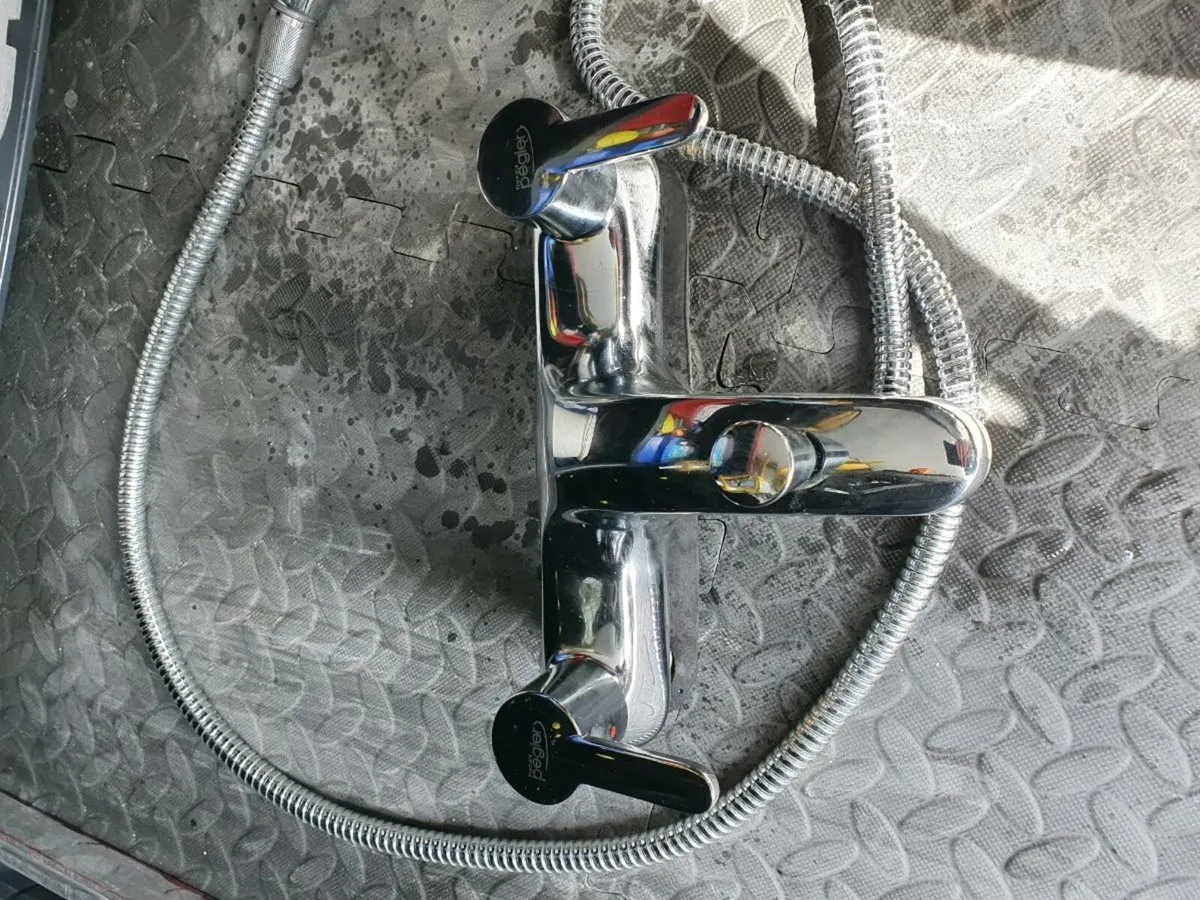 Francis pegler bath with shower hose tap new! - Image 1