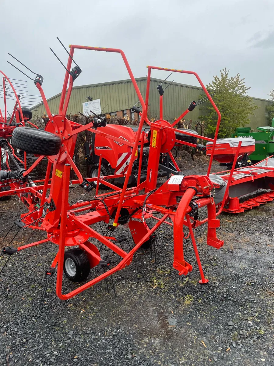 Kuhn 4-rotor Tedder 5202 - IN STOCK - 0% finance!