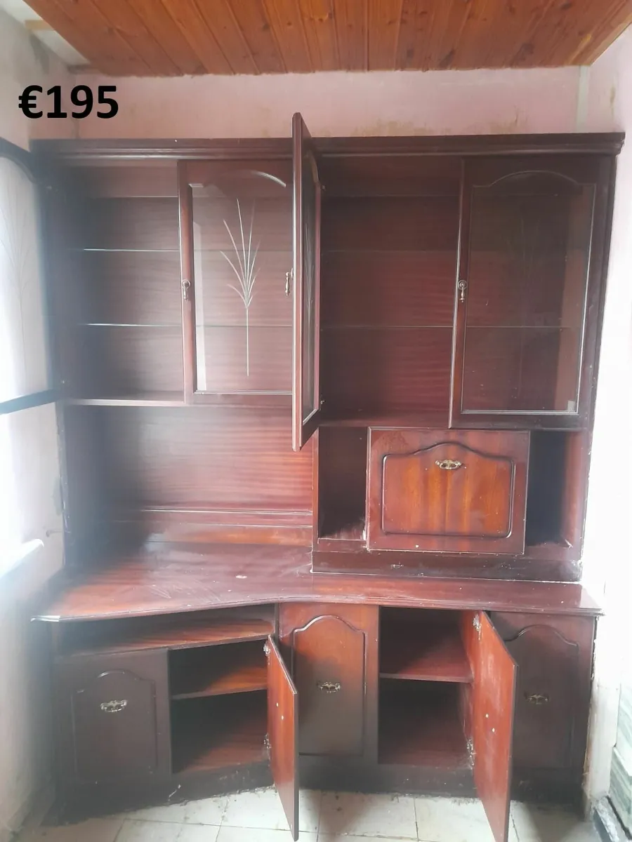 Display cabinets - Image 1