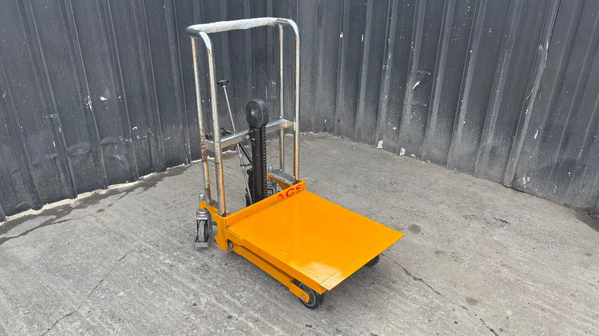 400Kg Pump-up Trolley - Image 1
