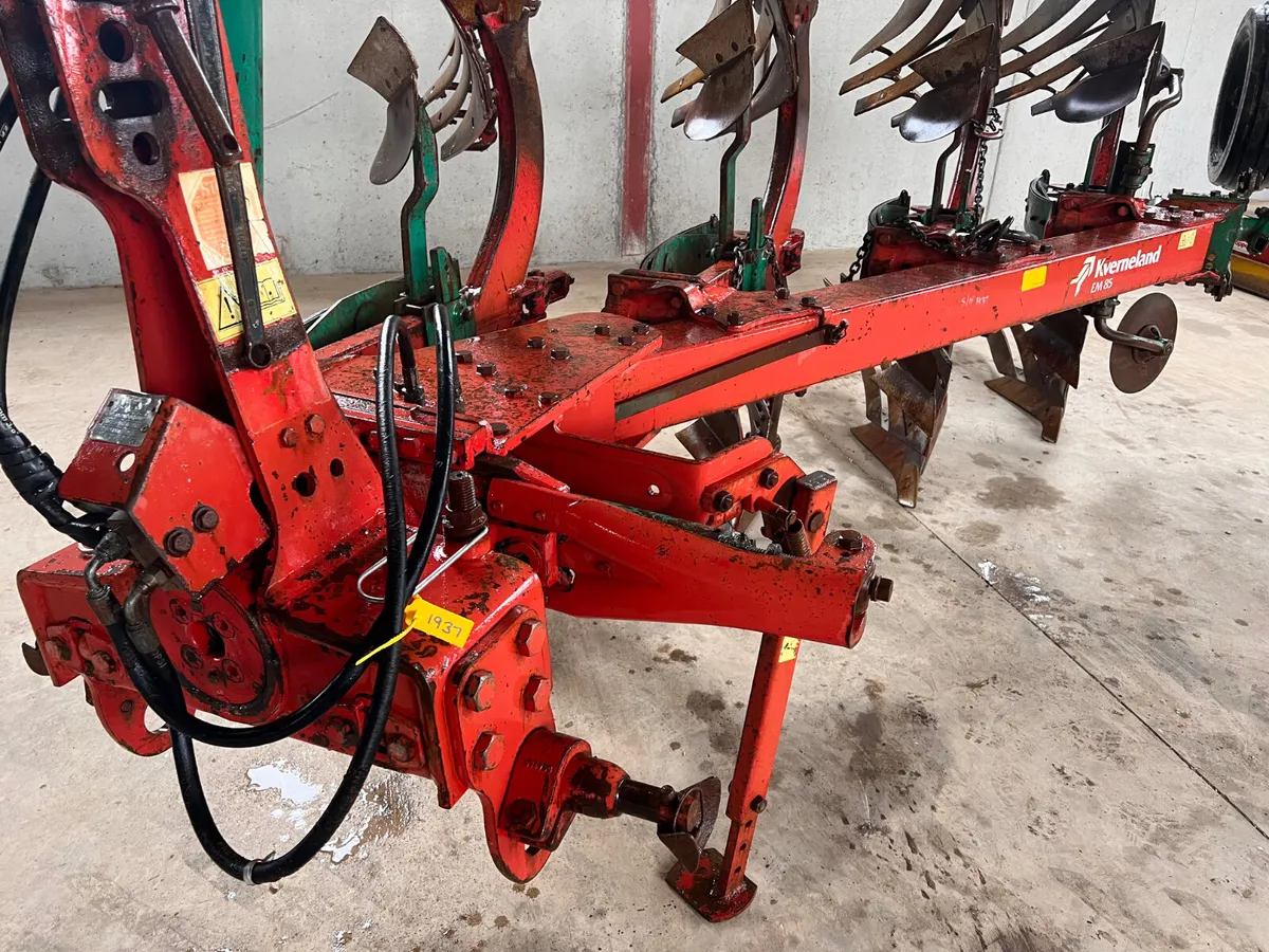 Kverneland EM85 four furrow plough - Image 2