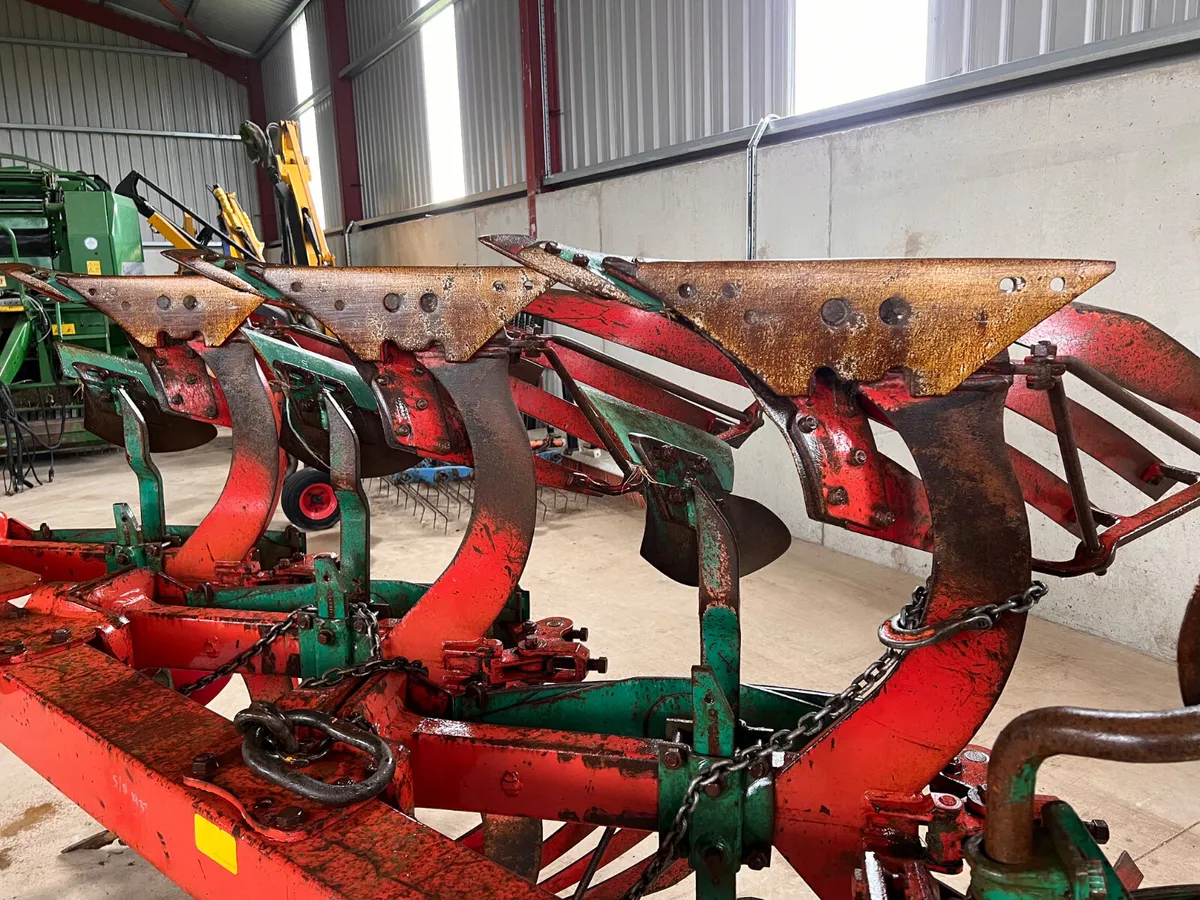 Kverneland EM85 four furrow plough - Image 4