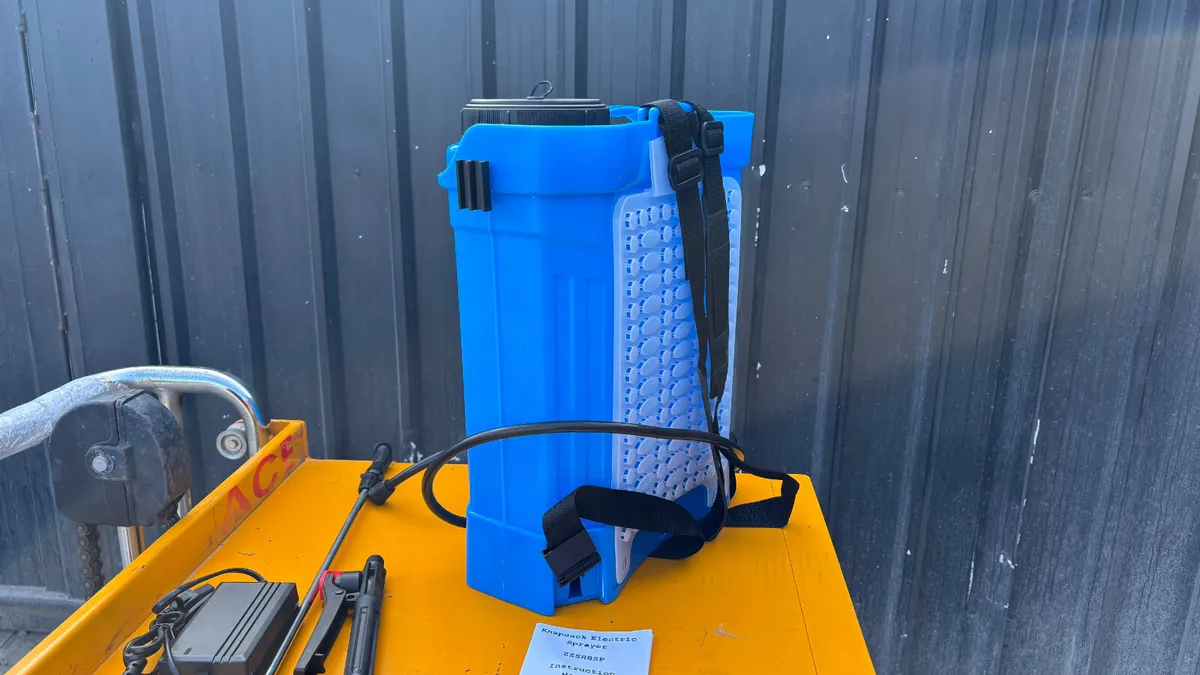 16Lt Ocean Blue Knapsack Sprayer - Image 3