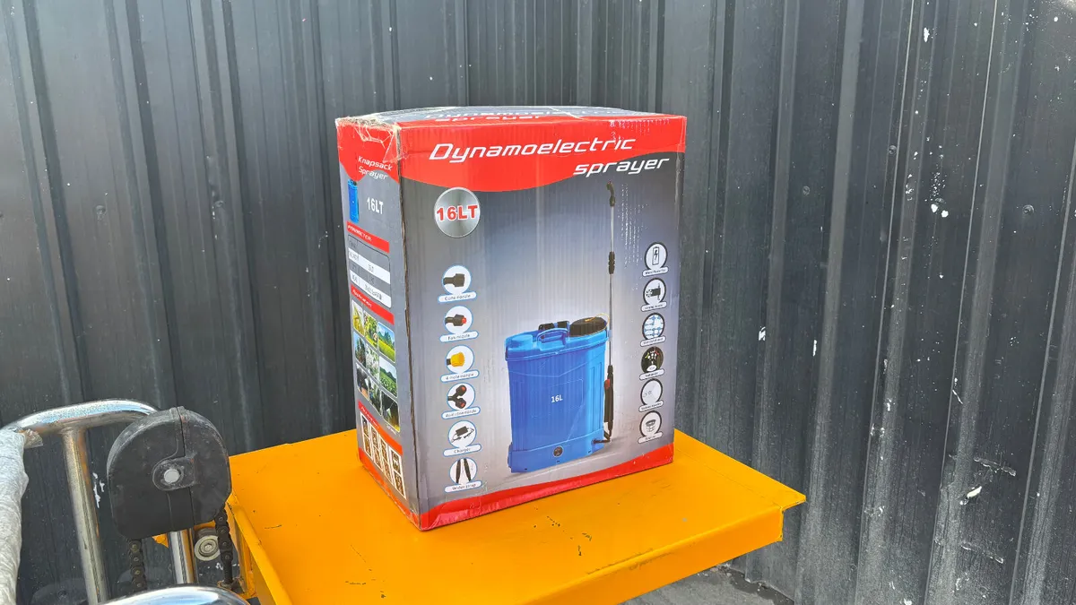 16Lt Ocean Blue Knapsack Sprayer - Image 1