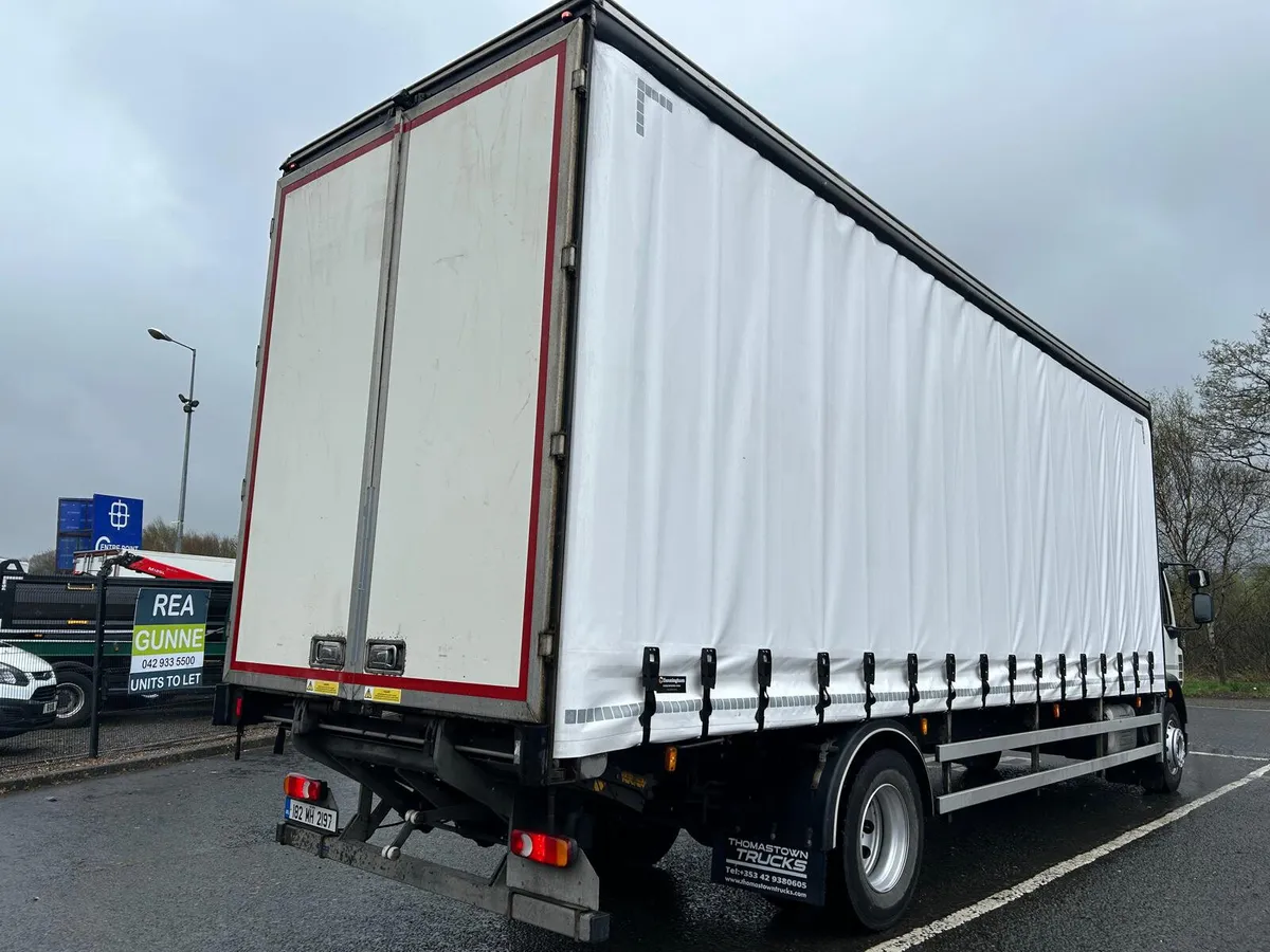 2018 (182) Daf LF 230 4x2 30ft curtainsider - Image 3