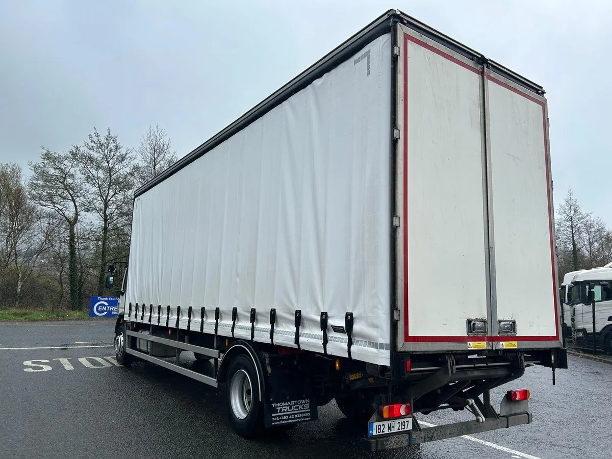 2018 (182) Daf LF 230 4x2 30ft curtainsider - Image 4