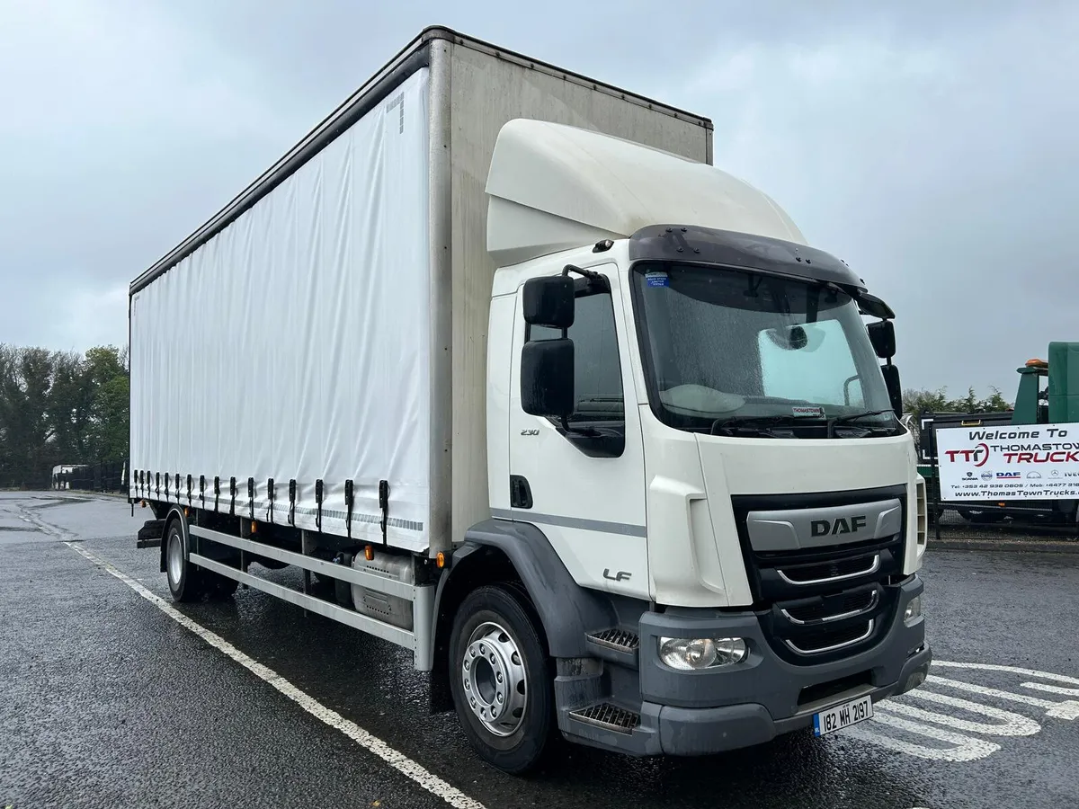 2018 (182) Daf LF 230 4x2 30ft curtainsider - Image 1