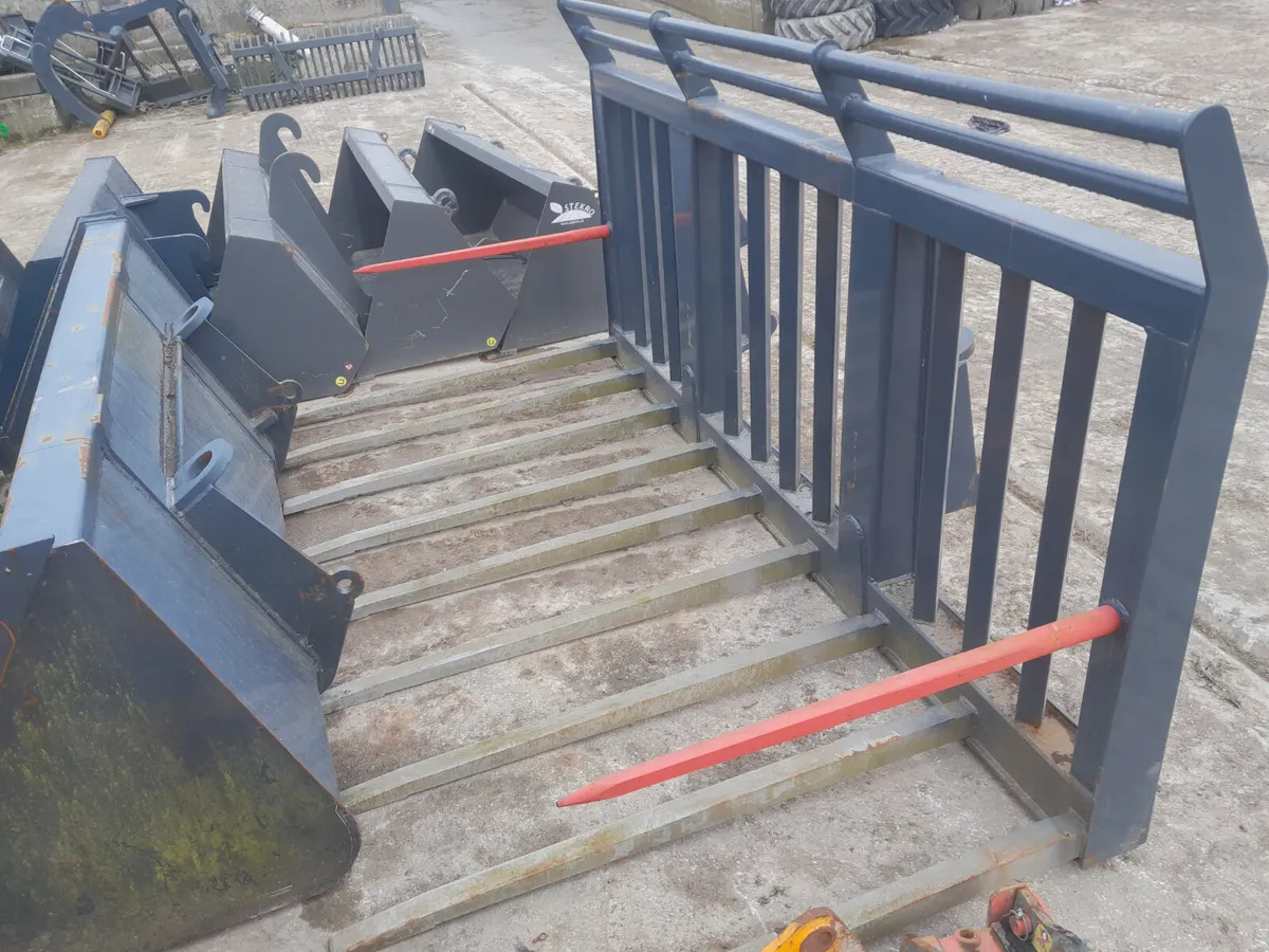 Silage Fork 9' New (17945) - Image 1