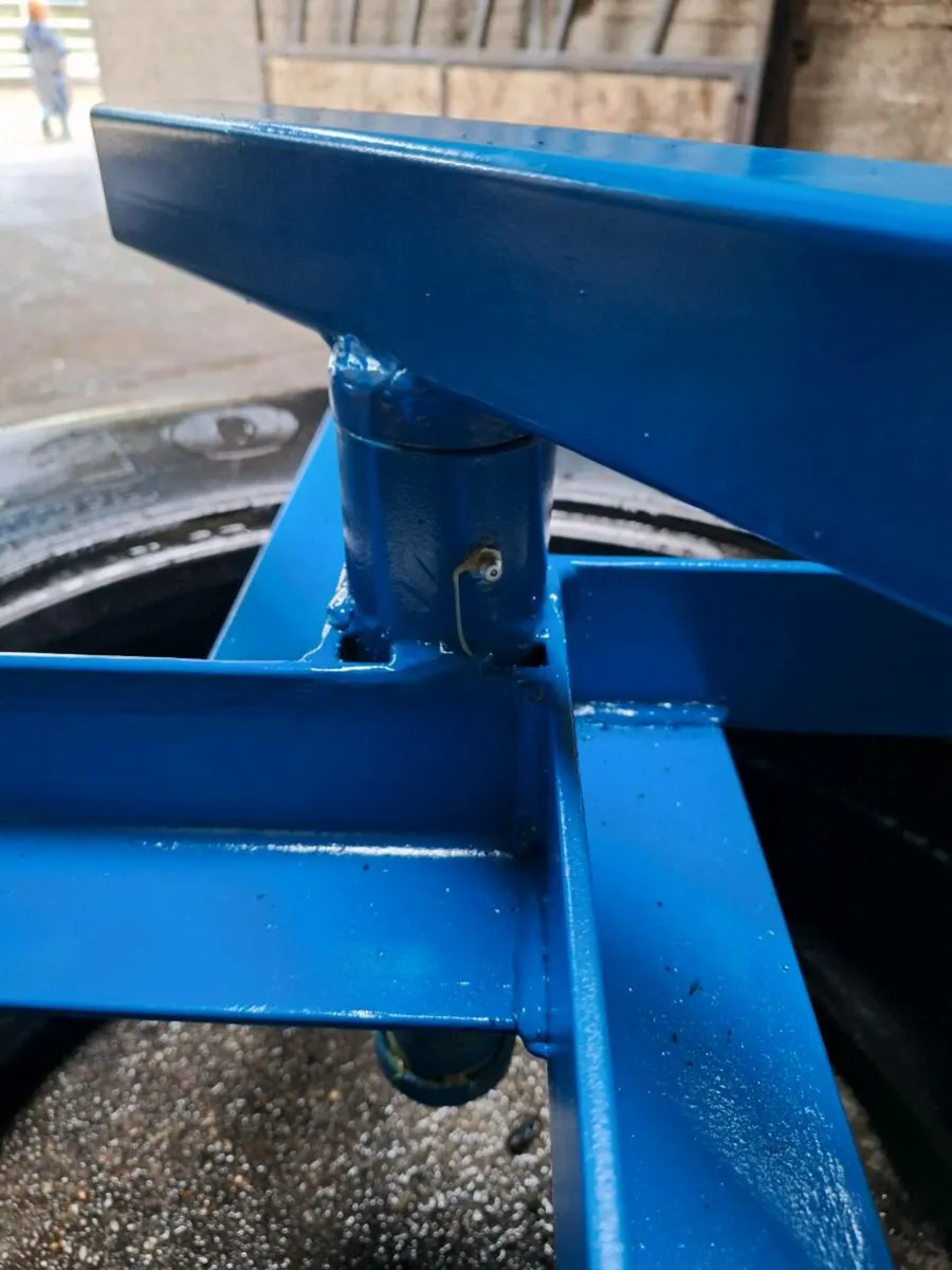 Silage pusher - Image 2