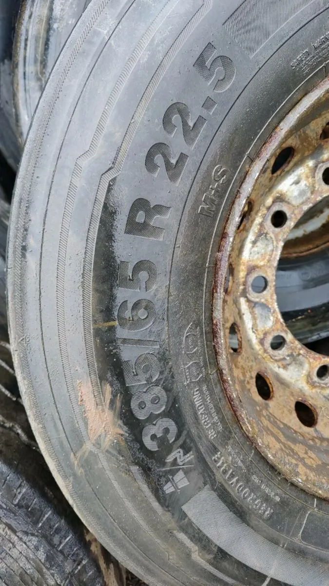 10 Stud Super Singles Rim & Tyres 385 65 22.5 - Image 2