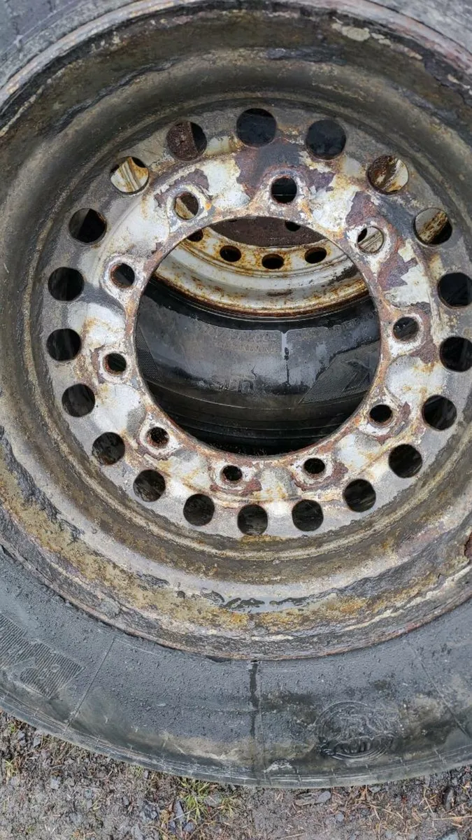 10 Stud Super Singles Rim & Tyres 385 65 22.5 - Image 3