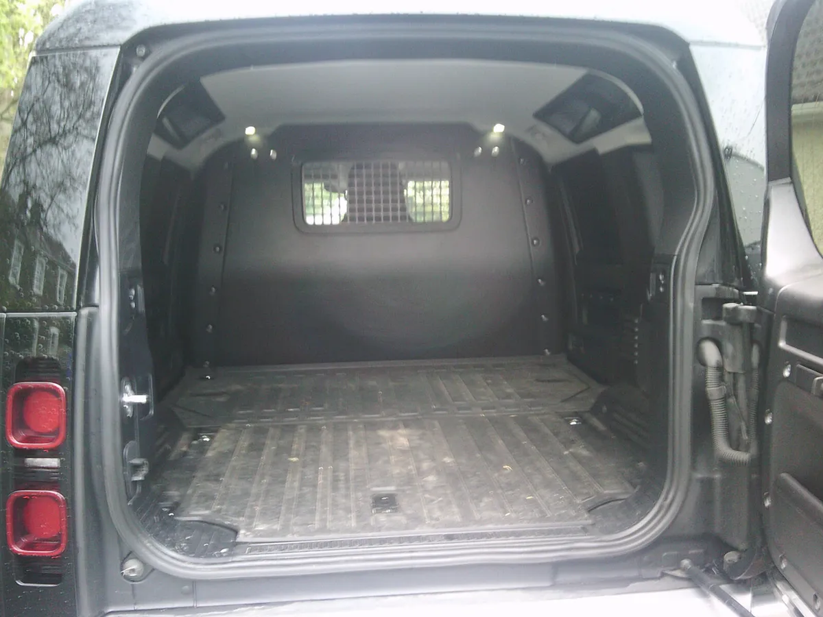 Land Rover Defender 2021 - Image 4