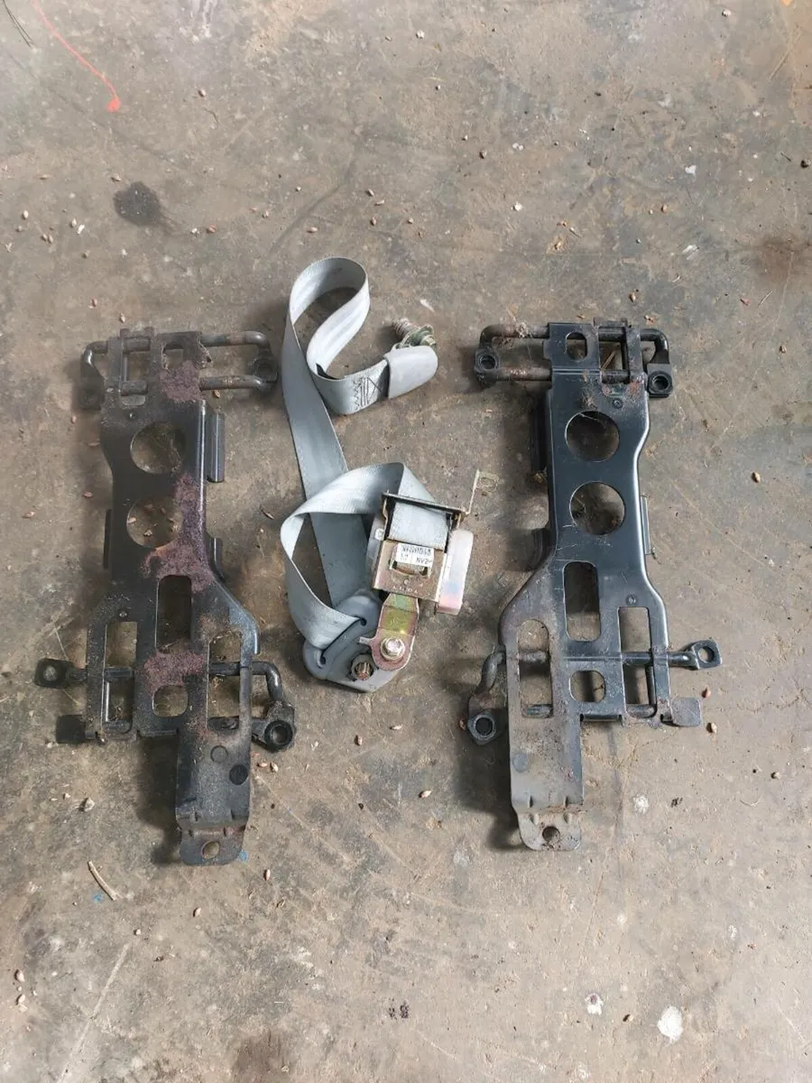 Leather seats suitable for camper - Image 4