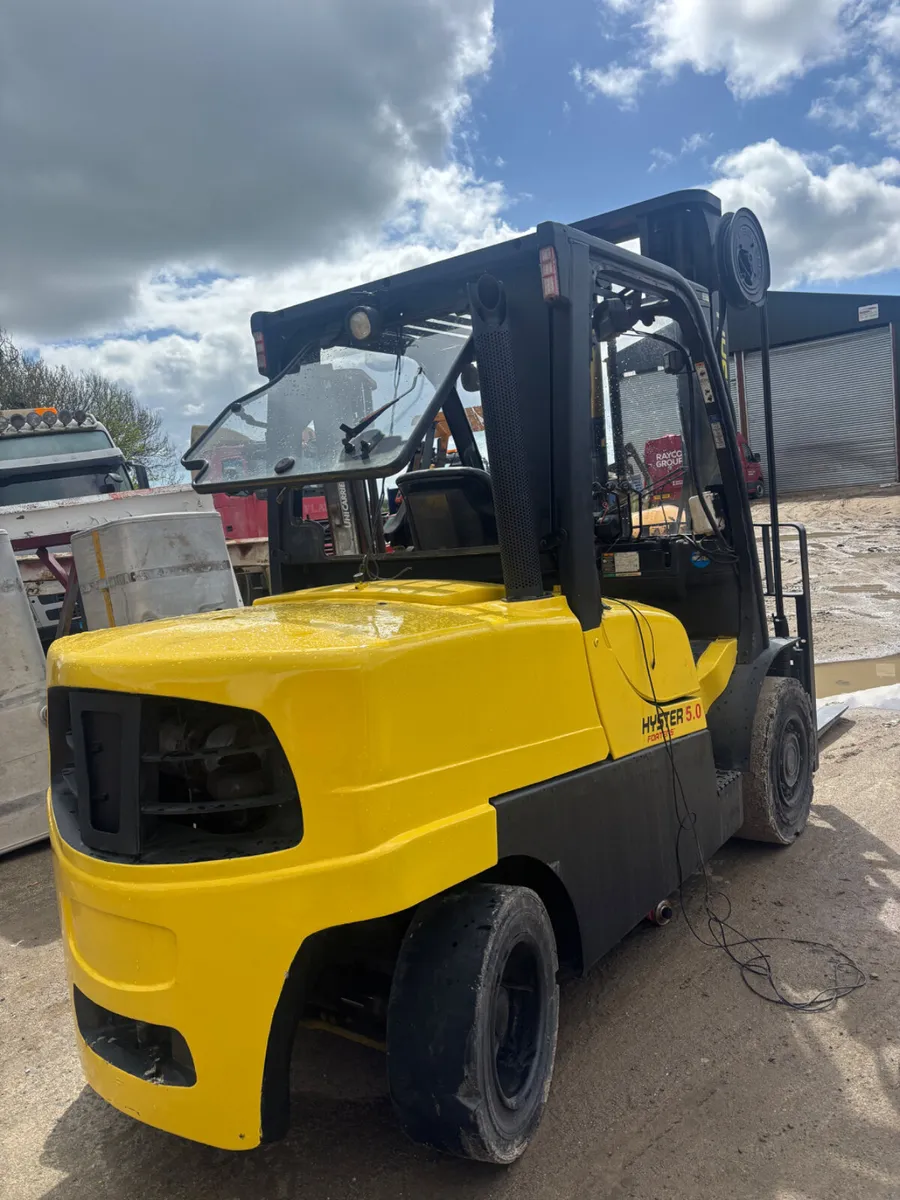 2017 5 Ton Hyster Forklift - Image 1