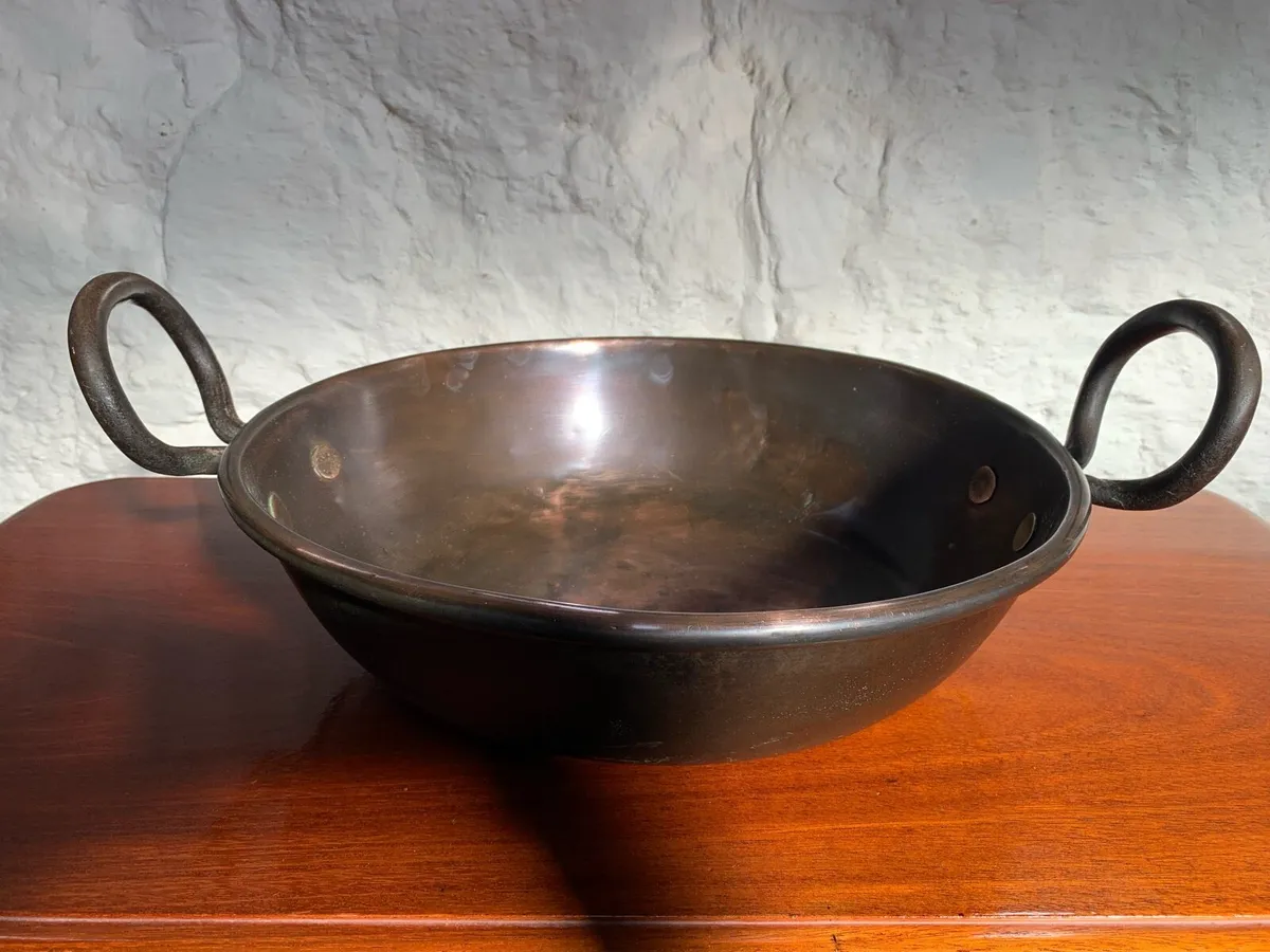 Large heavy antique copper dish. - Image 1