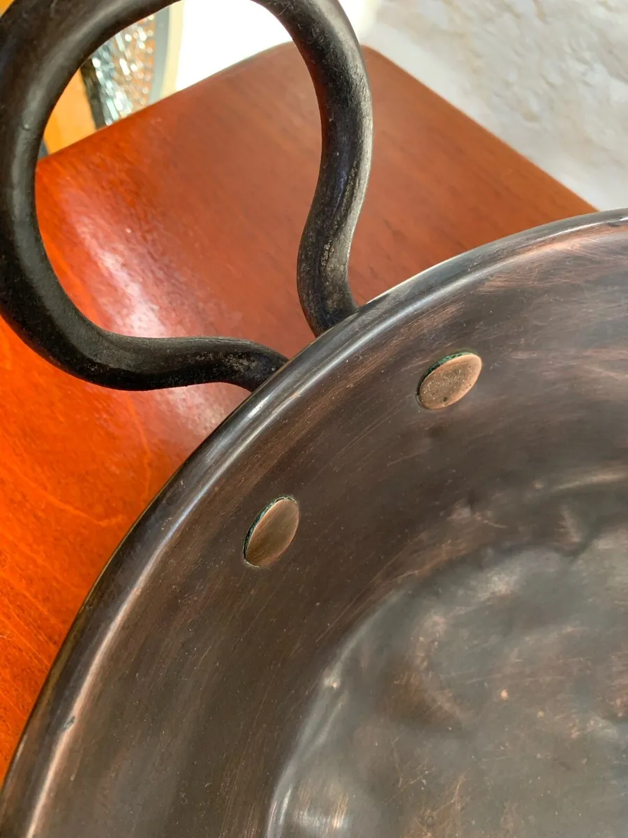 Large heavy antique copper dish. - Image 3