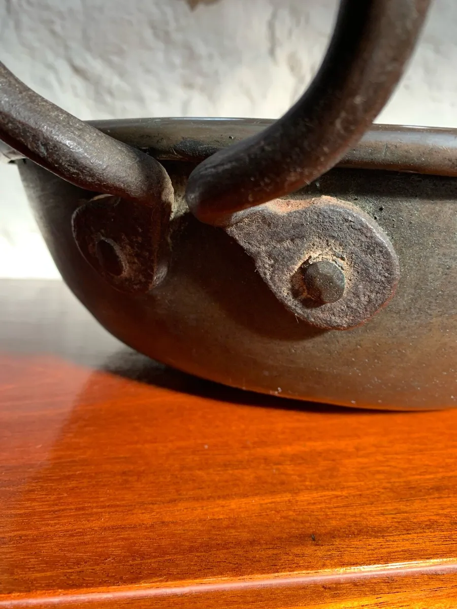 Large heavy antique copper dish. - Image 4