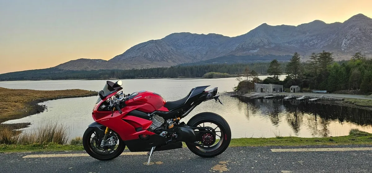 2018 Ducati Panigale V4S - Image 1