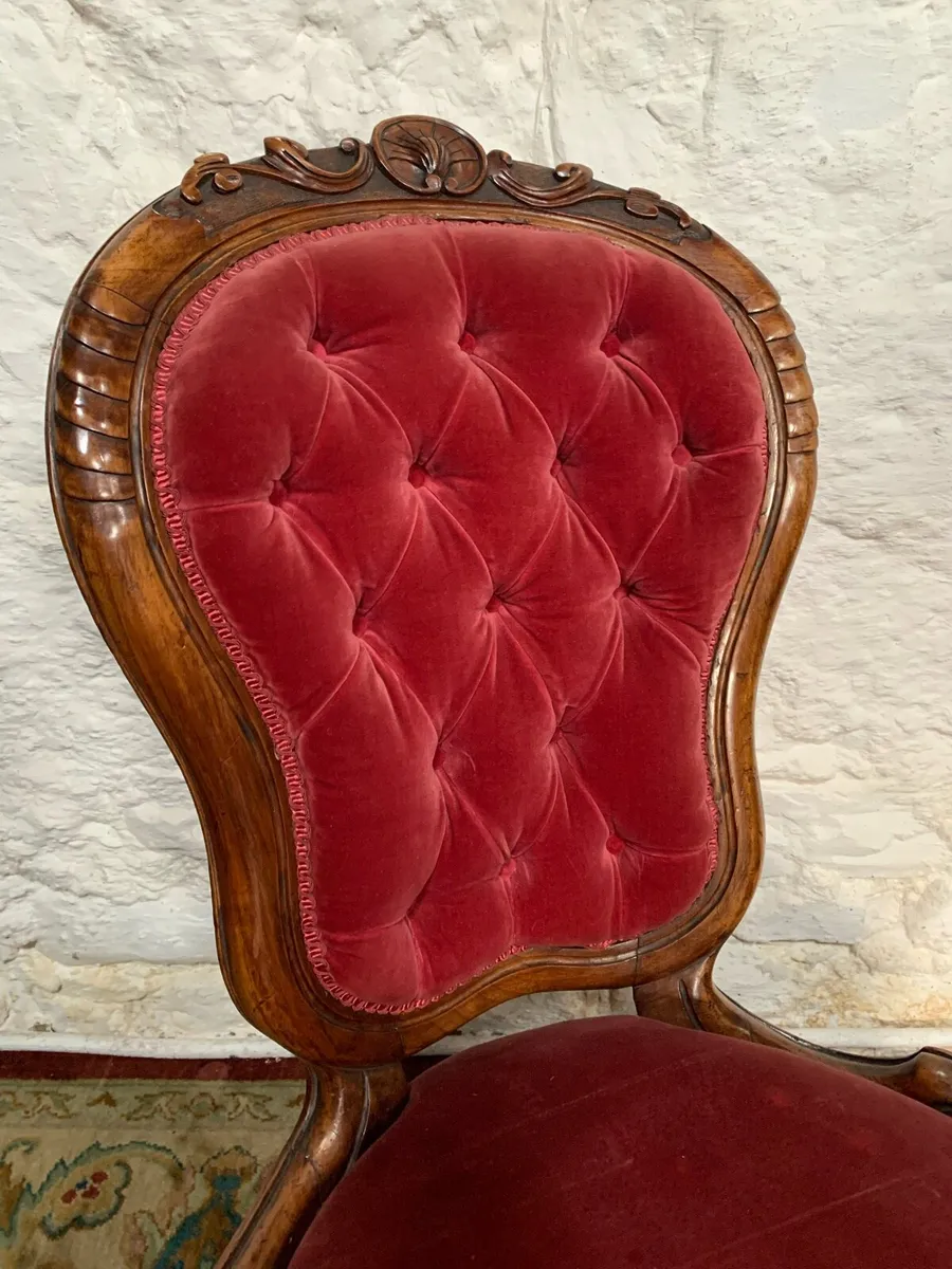 Victorian walnut spoon back chair. - Image 2