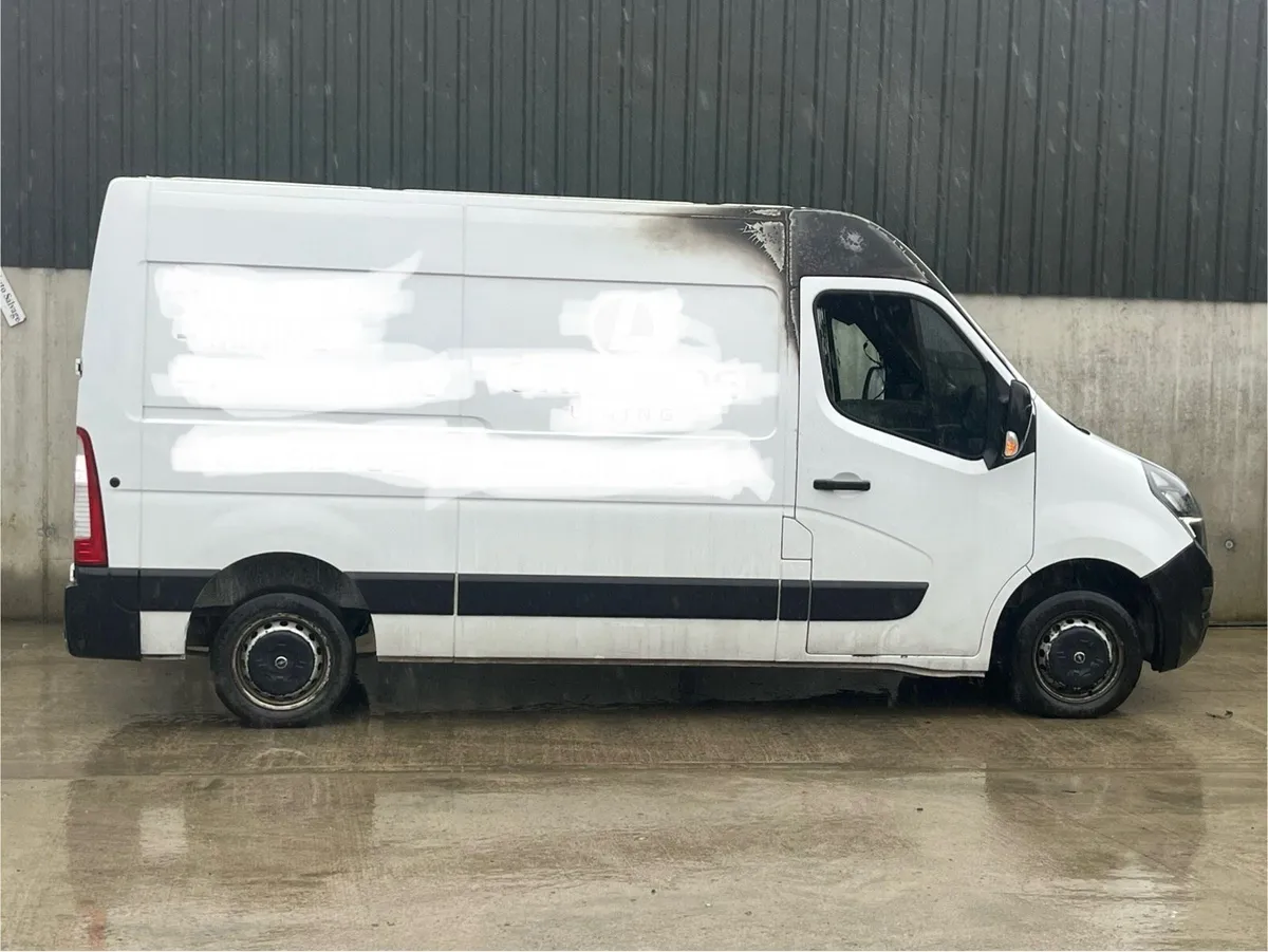 2022 Opel Movano for parts - Image 2