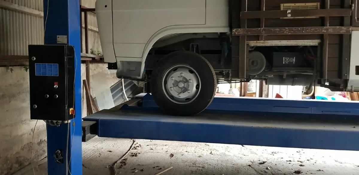 4 post 10 ton truck lift - Image 1