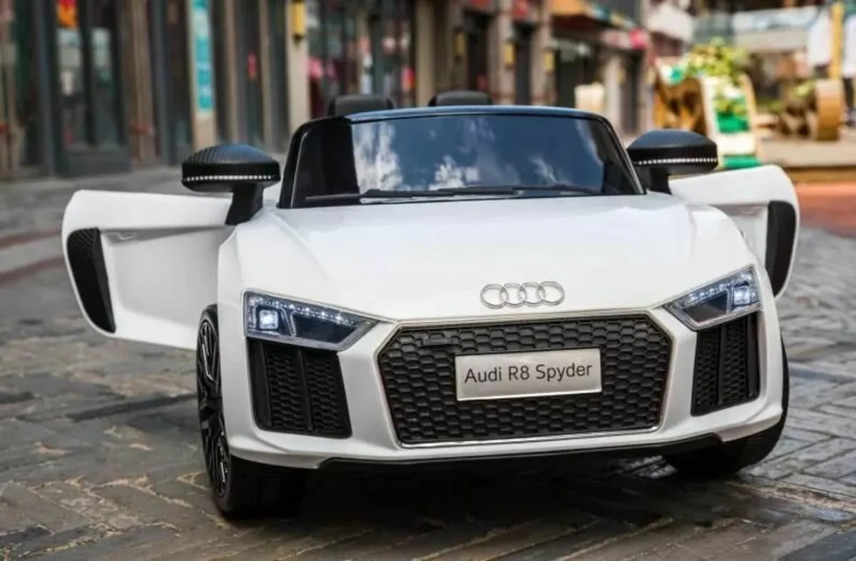 Licensed Audi R8 Spyder 12V Electric Ride On Car - Image 4
