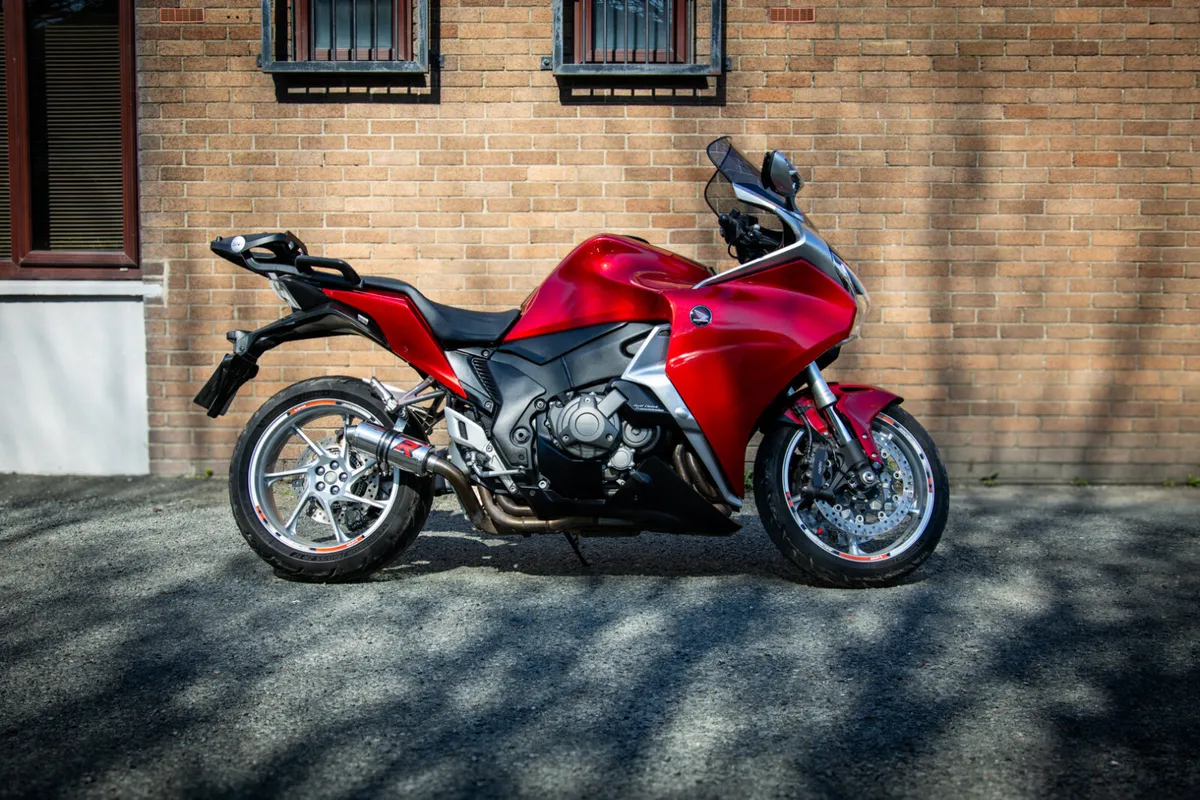 Honda VFR 1200 2015 - Image 2
