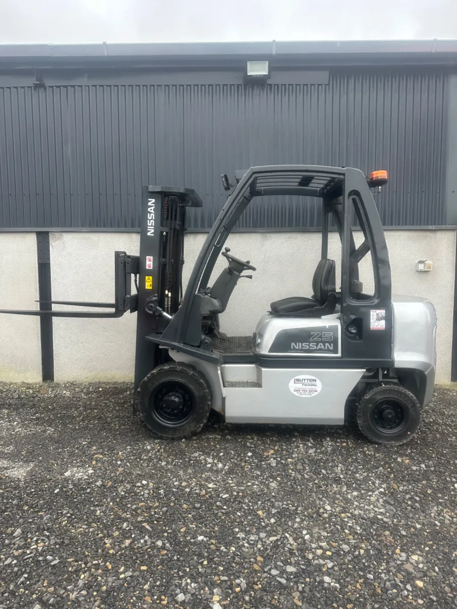 Nissan Forklift - Container spec mast - Image 1