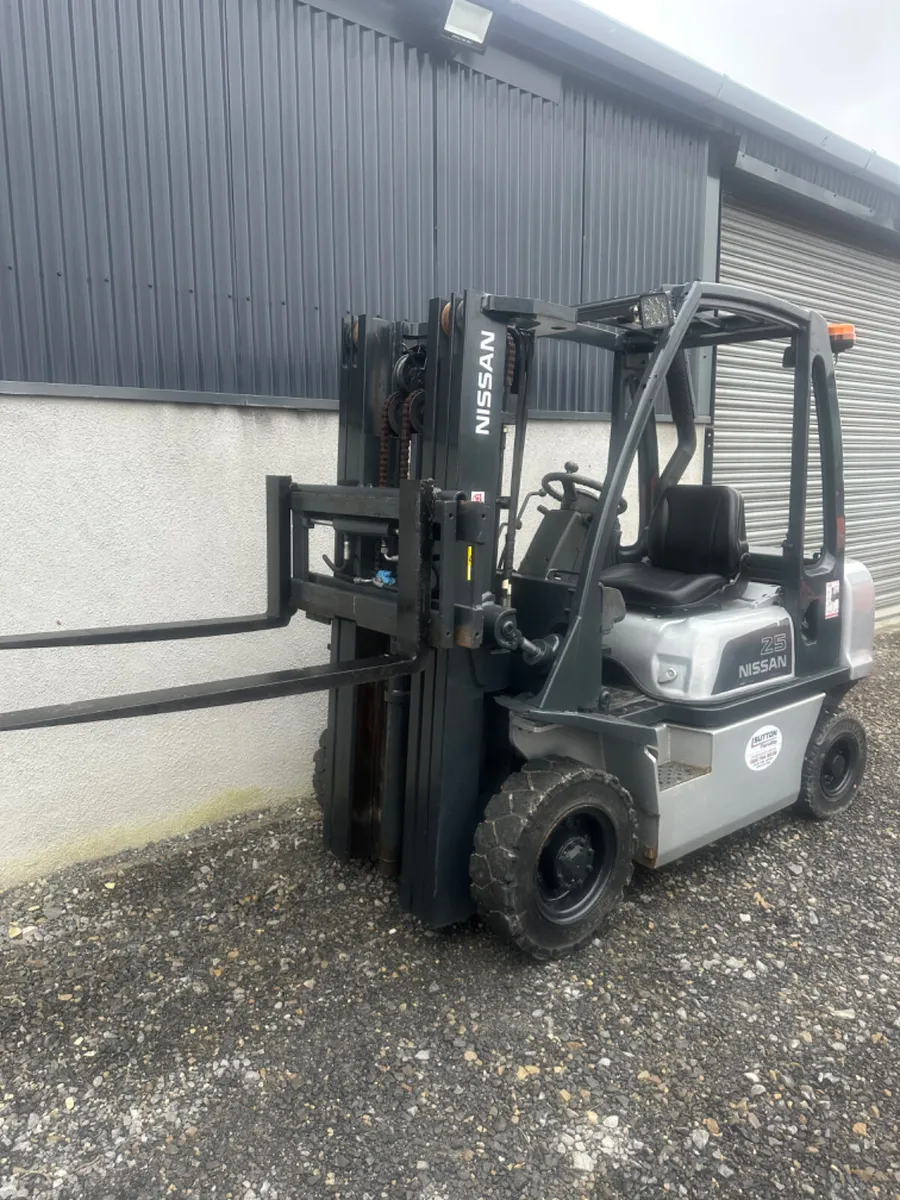 Nissan Forklift - Container spec mast - Image 3