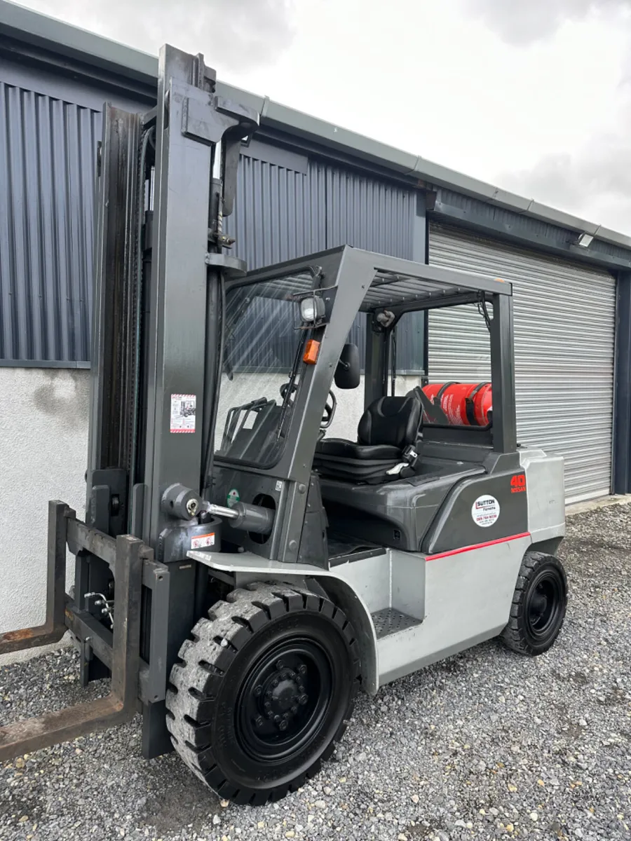 Nissan 4 Ton Forklift - Image 3