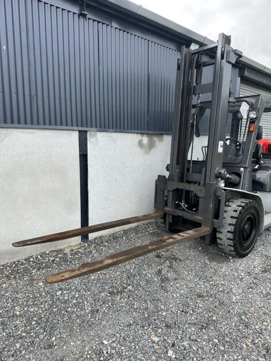 Nissan 4 Ton Forklift - Image 2
