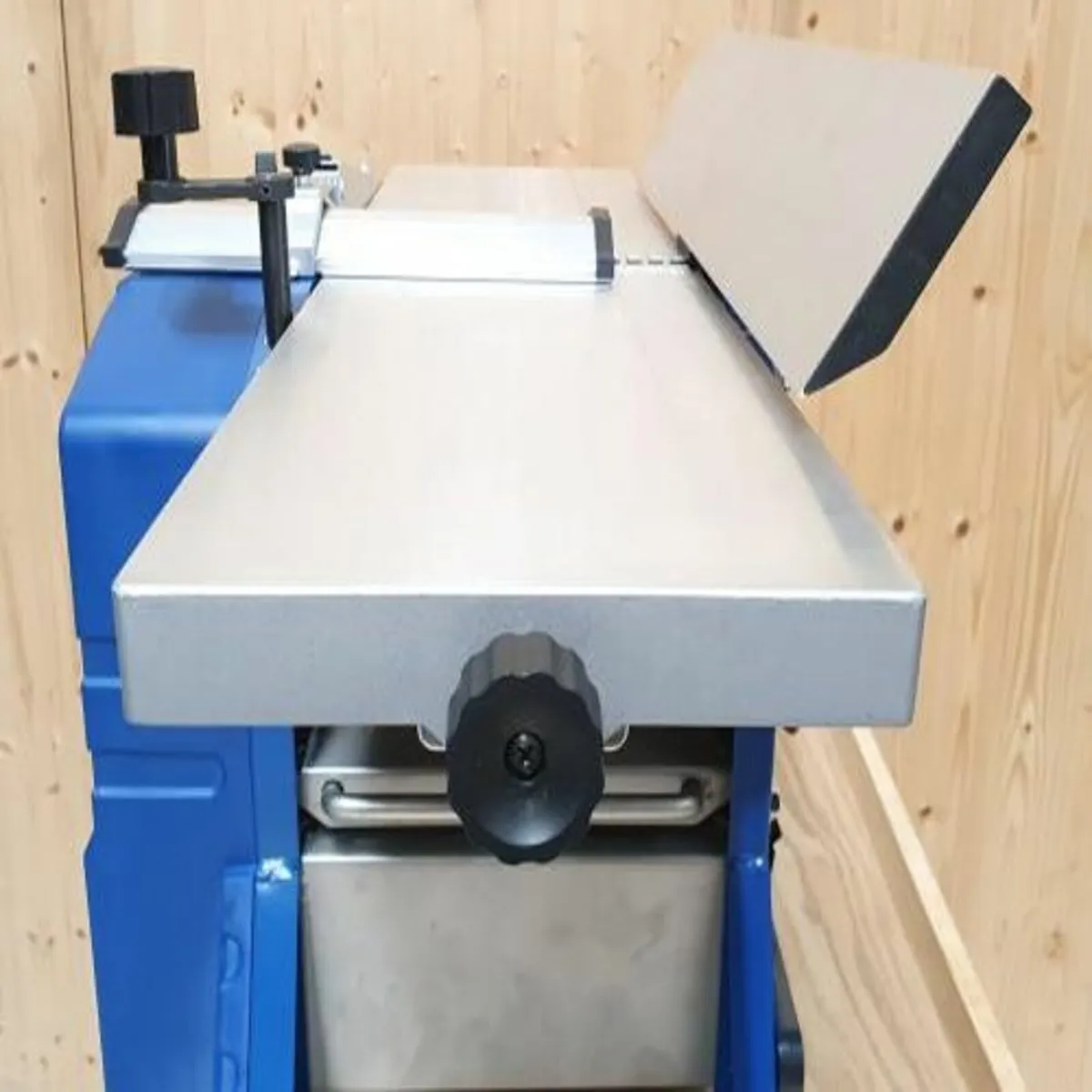 Charnwood PT200 8'' x 5'' Bench Top Planer Thickne - Image 4