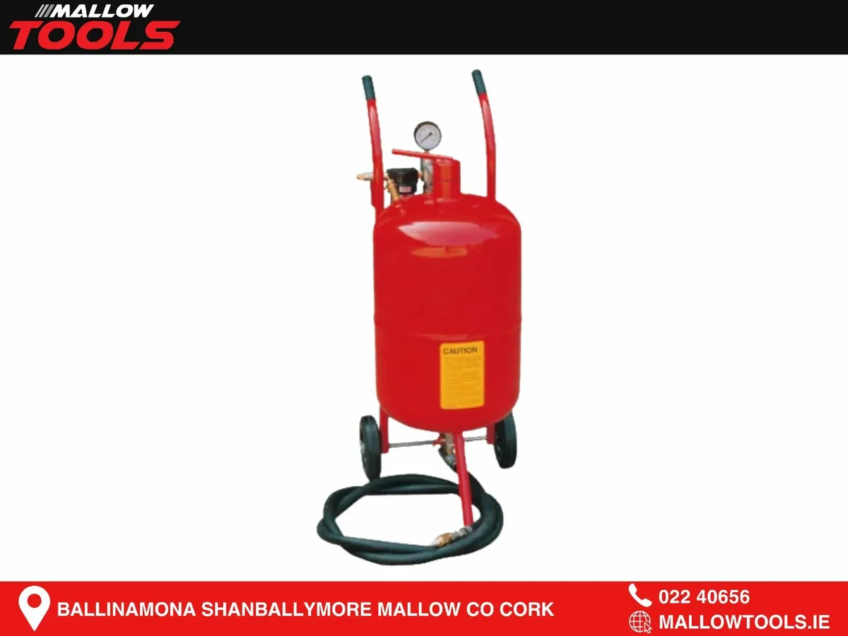 McAnax 20 Gallon Portable Sandblast Pot