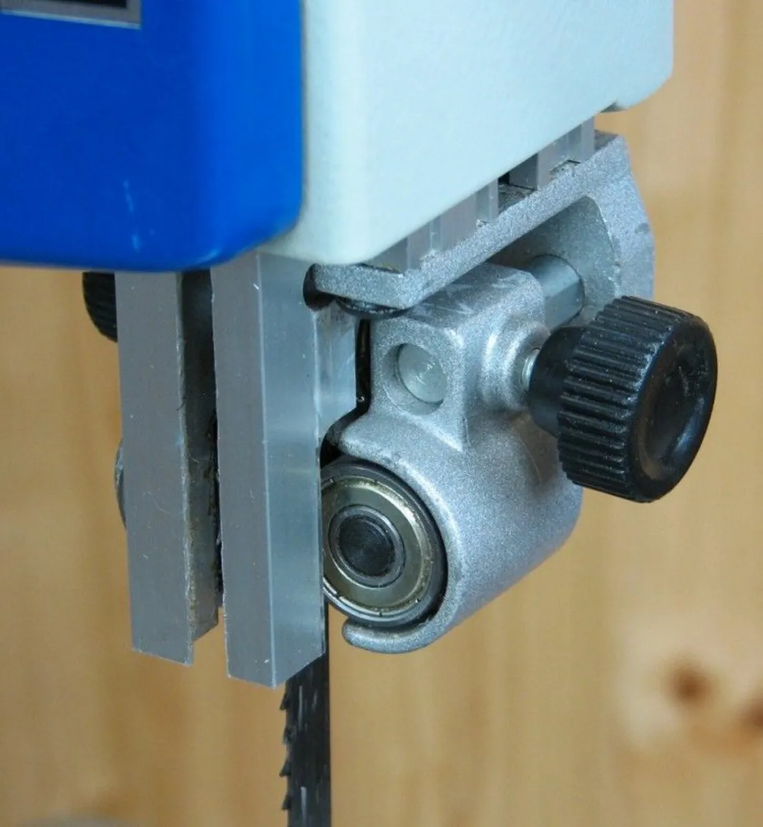 Charnwood B250 10'' Premium Wood Bandsaw c/w Stand - Image 3