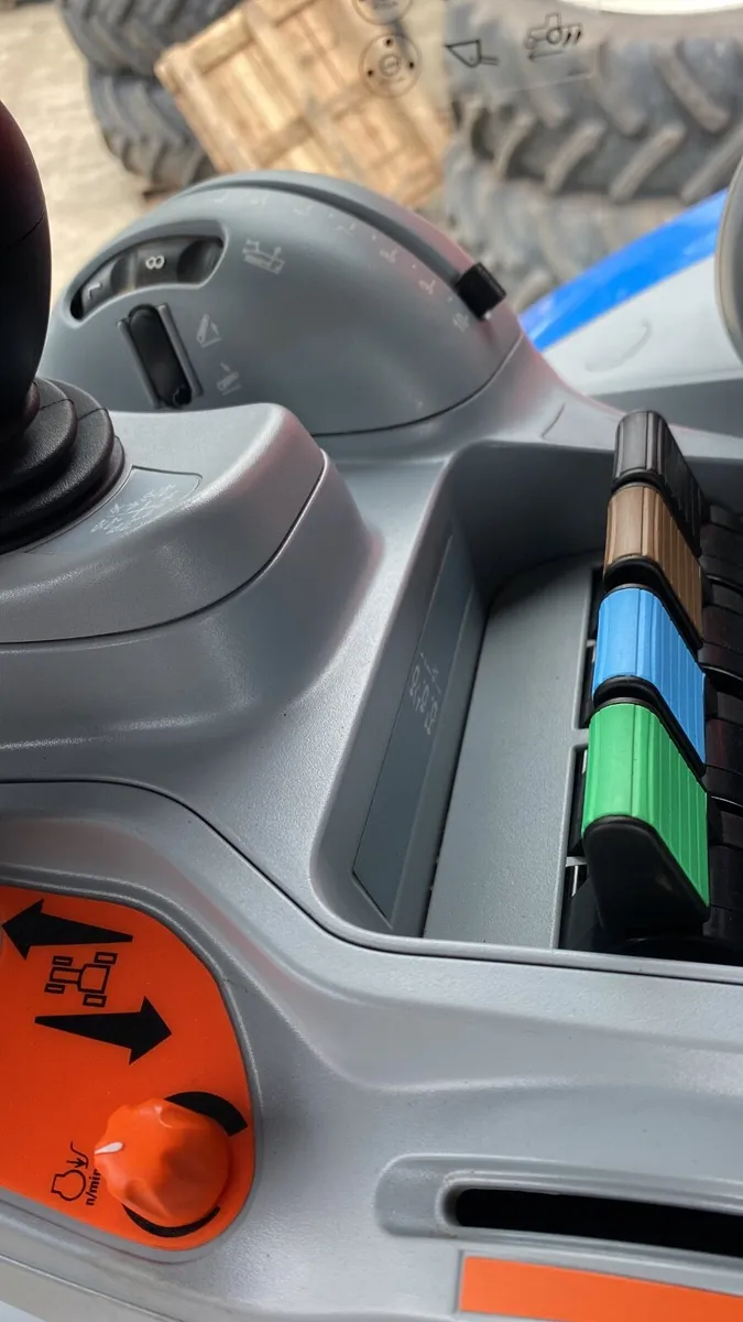 New Holland T7.225  2023 - Image 3