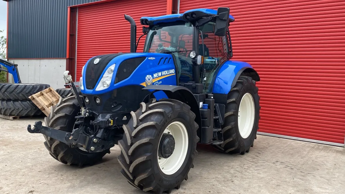 New Holland T7.225  2023 - Image 2