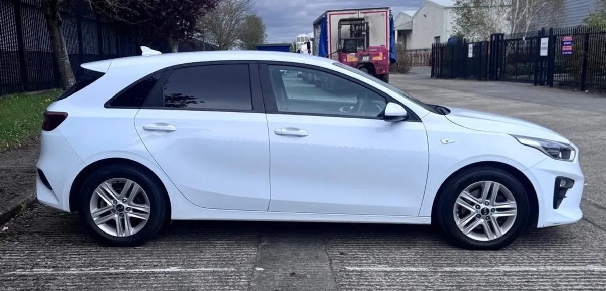 2022 Kia Ceed Commercial - Image 3