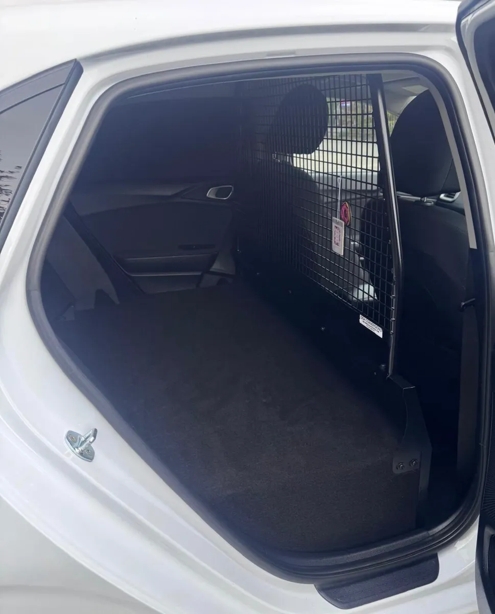 2022 Kia Ceed Commercial - Image 4