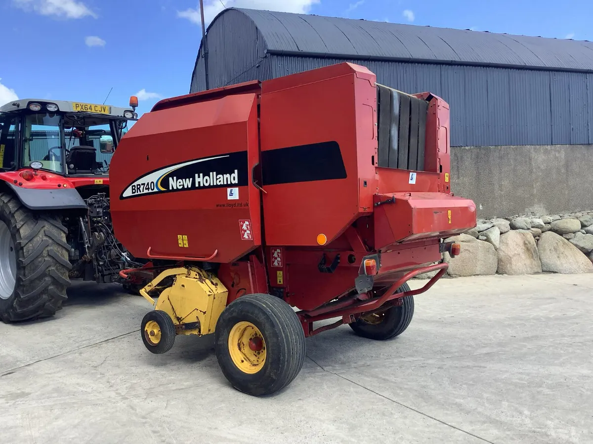 New Holland BR740 Baler - Image 2