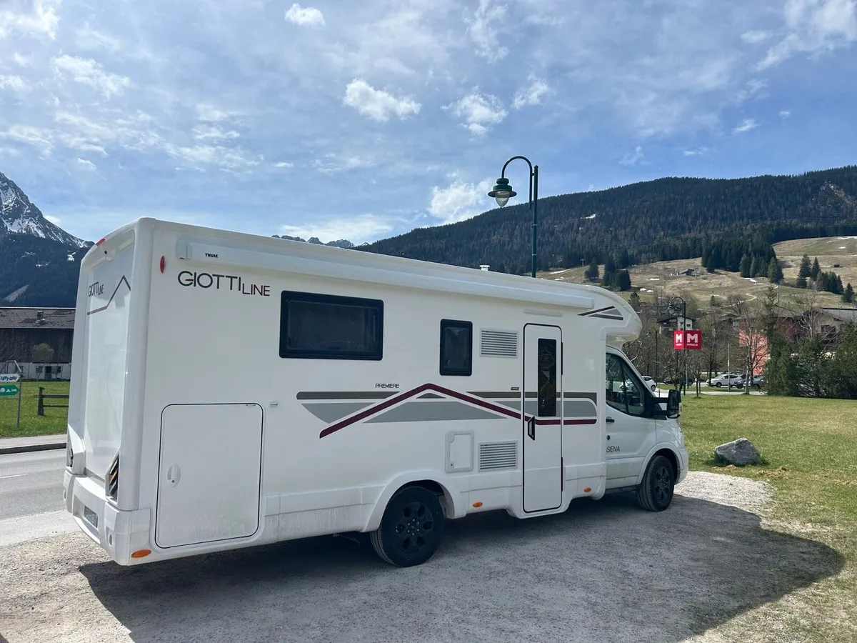 January Sale 6 berth New Auto Giotti Siena 390 - Image 1