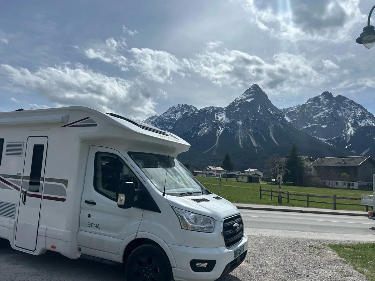 January Sale 6 berth New Auto Giotti Siena 390 - Image 3