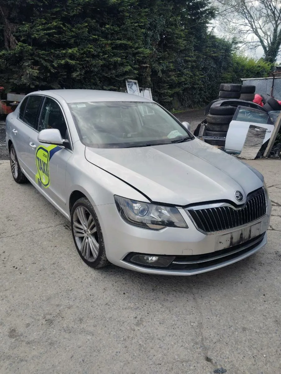 Breaking Skoda superb 2015 2.0tdi - Image 1